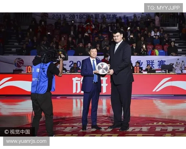 姚明带领球队夺冠全场欢庆瞬间重温荣耀时刻